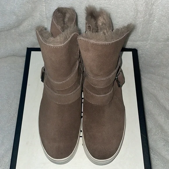 NWT J/SLIDES WELLS Taupe Suede Hidden Wedge Faux Fur Platform - Picture 10 of 16
